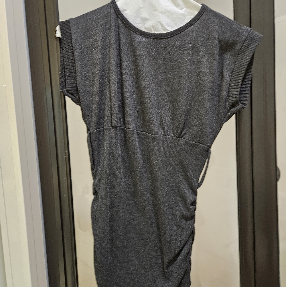 Grey ribbed sweater.